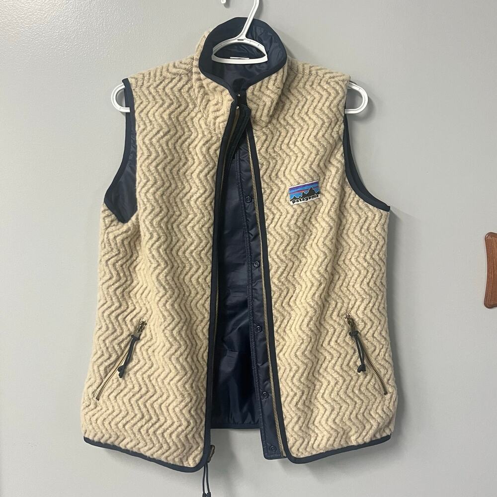 Patagonia oat and navy woolie fleece reversible vest‎ womens sz large